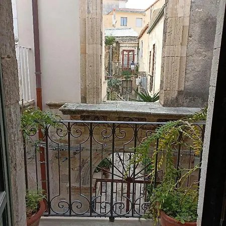 Arthaus-ortigia- 120 Met Appartement Syracuse